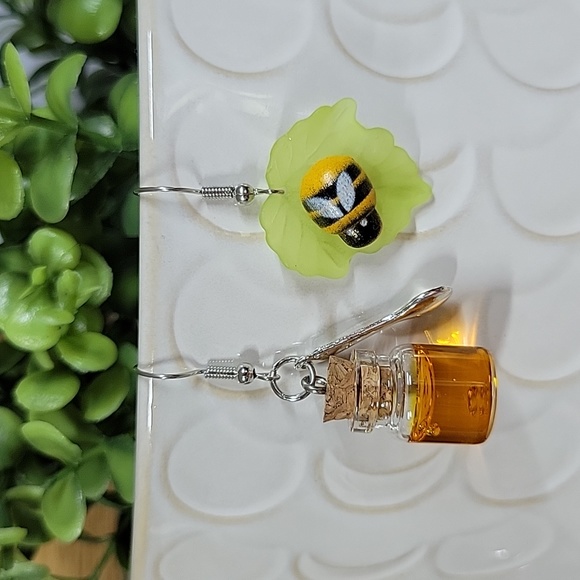Jewelry - Honey Jar & Bee Drop Earrings